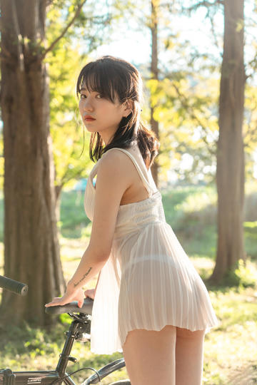 亚洲色偷拍一区二区三区