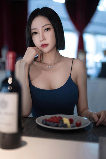 中文乱伦自拍三级